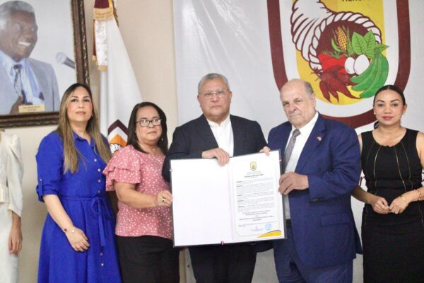 Moca declara hace Hija Meritoria a Bernarda Jiménez Clemente, activista por derechos inmigrantes
