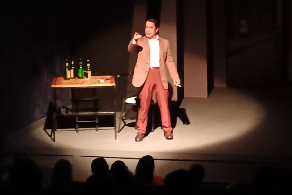 Ahora que vuelvo Ton (Crítica de teatro)