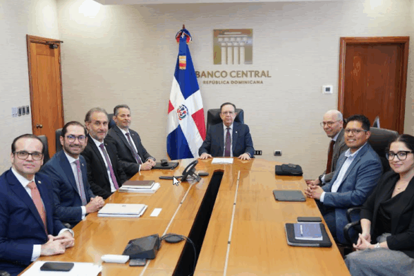 Valdez Albizu se reúne con ejecutivos de Morgan Stanley