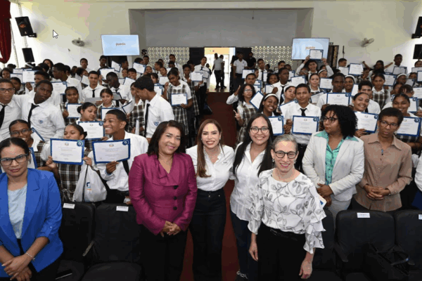Banreservas realiza jornadas de educación financiera en centros educativos del Gran Santo Domingo